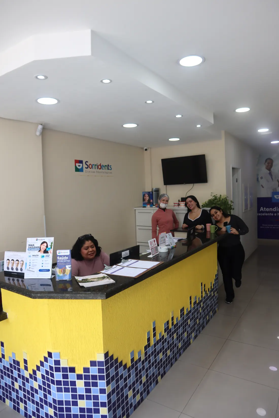 Equipe na recepção da Sorridents Aclimação